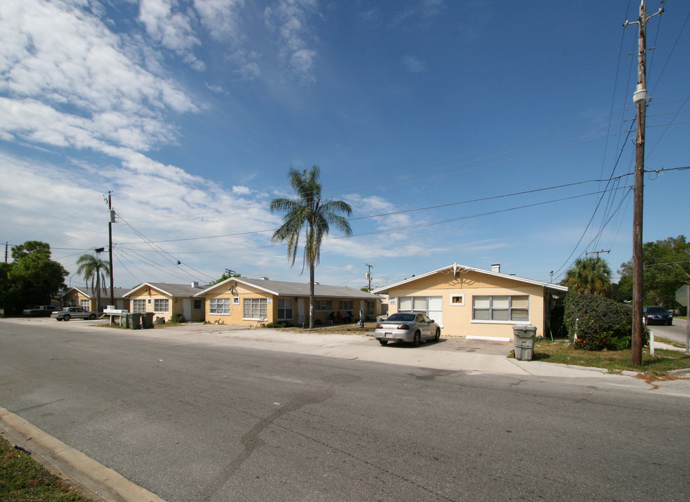 St. Dominic Manor in Sarasota, FL - Building Photo