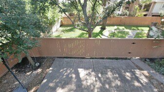 8003 Oakwood Forest Dr in Houston, TX - Building Photo