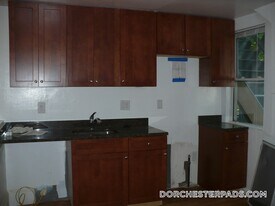 33 Algonquin St in Boston, MA - Building Photo