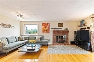 13 Circuit Ln in Watertown, MA - Foto de edificio - Building Photo