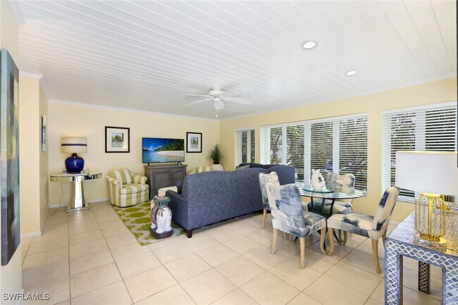 286 4th St S in Naples, FL - Building Photo - Building Photo