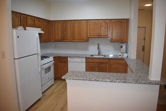 815 Dominick Ct in South Plainfield, NJ - Building Photo - Building Photo