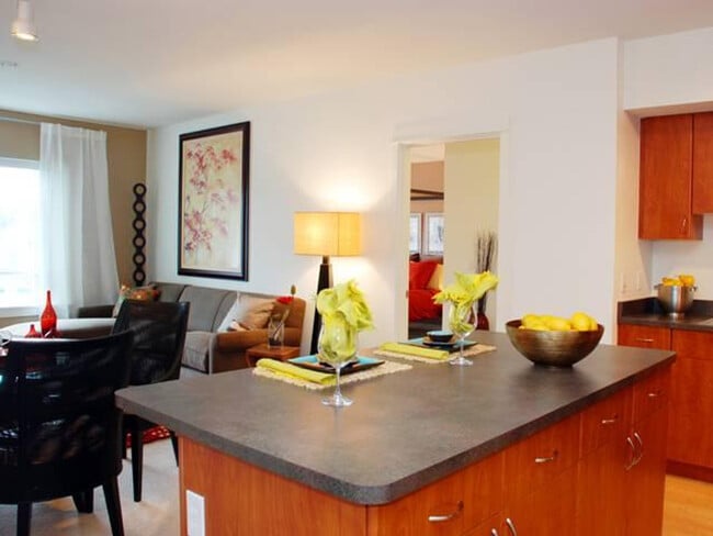 10410 NE 2nd St, Unit SI ID1506181P in Bellevue, WA - Building Photo - Building Photo