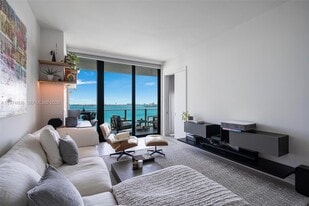 480 NE 31st St in Miami, FL - Building Photo