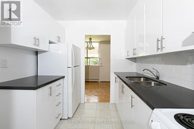 property at 525 Eglinton Ave E