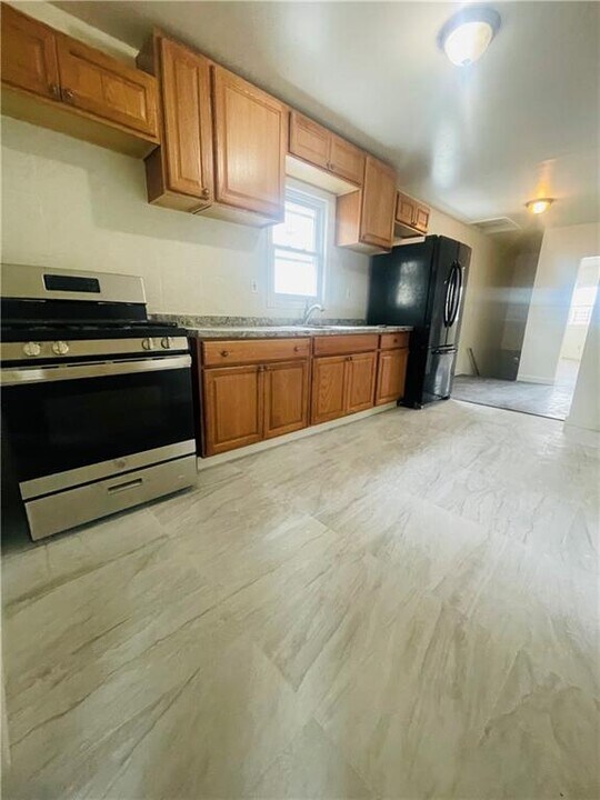 106-44 150th St in Queens, NY - Building Photo