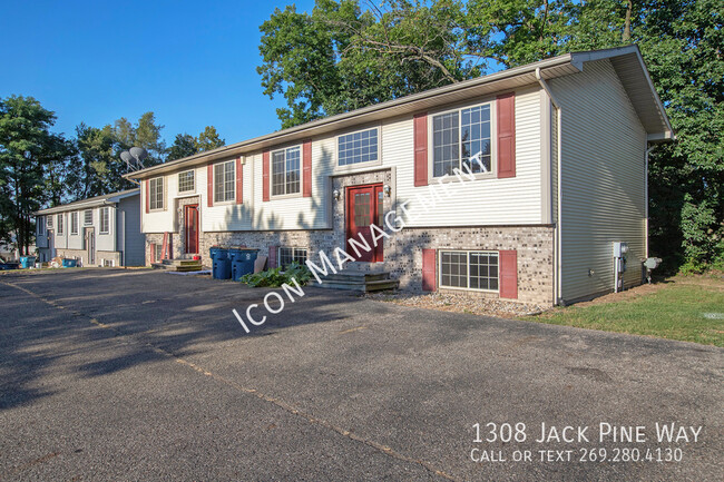 1308 Jack Pine Way in Kalamazoo, MI - Foto de edificio - Building Photo