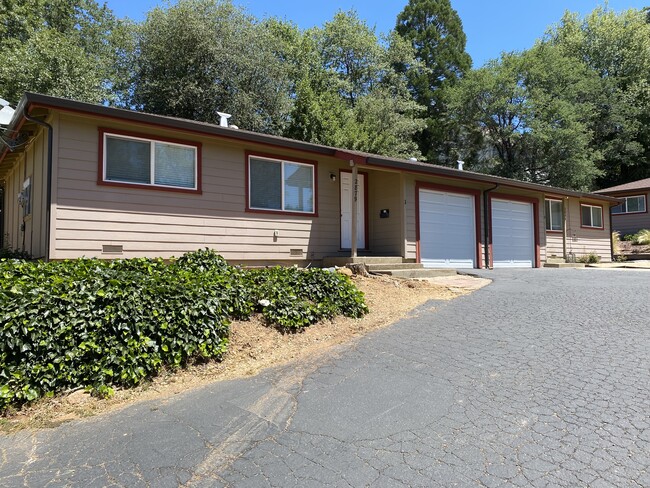 2879-2881 Acacia Way in Placerville, CA - Building Photo - Building Photo