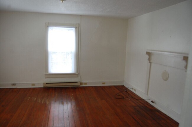 112 Houston St-Unit -Apt. D in Lexington, VA - Building Photo - Building Photo