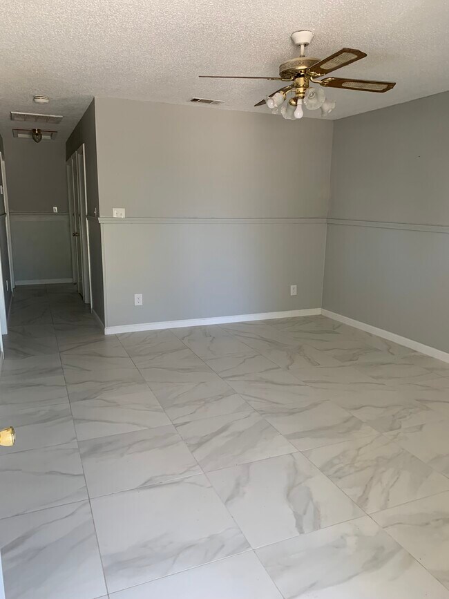 1703 S Tallowood Dr in Lake Charles, LA - Building Photo - Building Photo