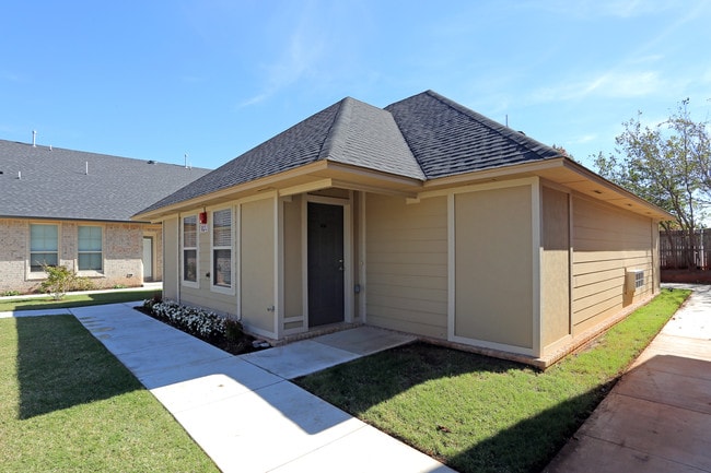 Clayton Westlake Senior Living Residences in Edmond, OK - Foto de edificio - Building Photo