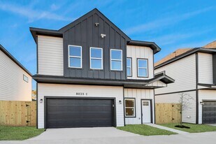 8025 Peachtree St in Houston, TX - Building Photo