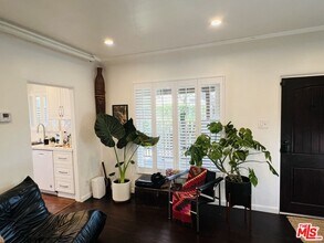 8916 Cadillac Ave in Los Angeles, CA - Building Photo - Building Photo