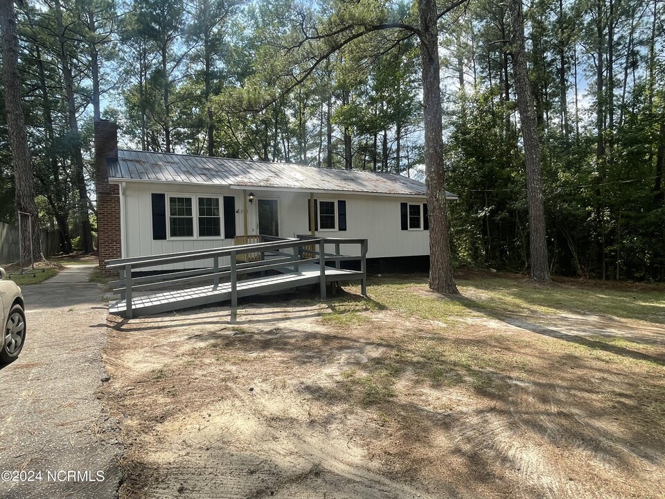 1806 Baker St in Rockingham, NC - Building Photo