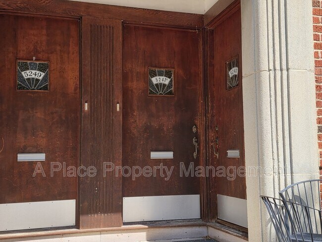 5247 Pernod Ave in St. Louis, MO - Building Photo - Building Photo