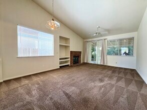 1121 Corfield Dr in Roseville, CA - Building Photo - Building Photo
