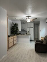 2020 Lee Dr in Valrico, FL - Foto de edificio - Building Photo