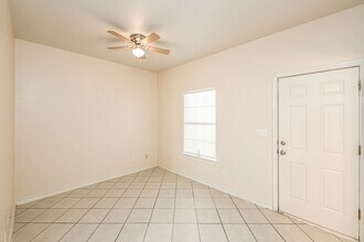 1000 Ranchway Dr in Laredo, TX - Building Photo - Building Photo