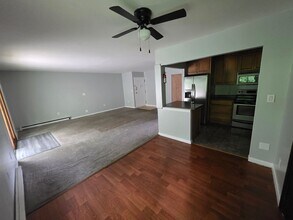 9 Scarborough Ln in Wappingers Falls, NY - Foto de edificio - Building Photo