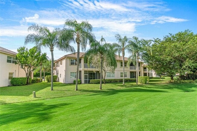 8050 Aberdeen Dr in Boynton Beach, FL - Building Photo - Building Photo