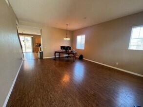 15131 Crane St in Fontana, CA - Building Photo - Building Photo