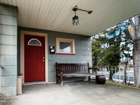 17 Gates Ave in Montclair, NJ - Building Photo