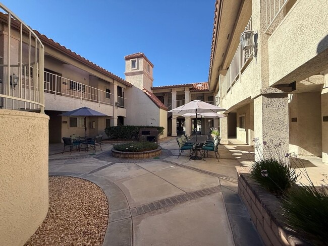 19193 Palo Verde Dr in Apple Valley, CA - Building Photo - Building Photo