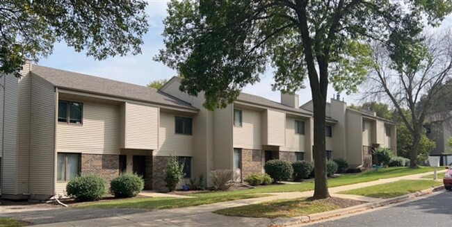 Madison Townhomes in Madison, WI - Building Photo - Building Photo