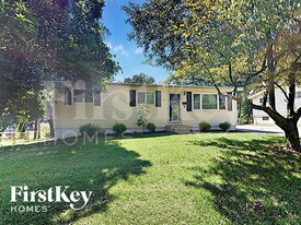 1365 Carmona Dr in Florissant, MO - Building Photo