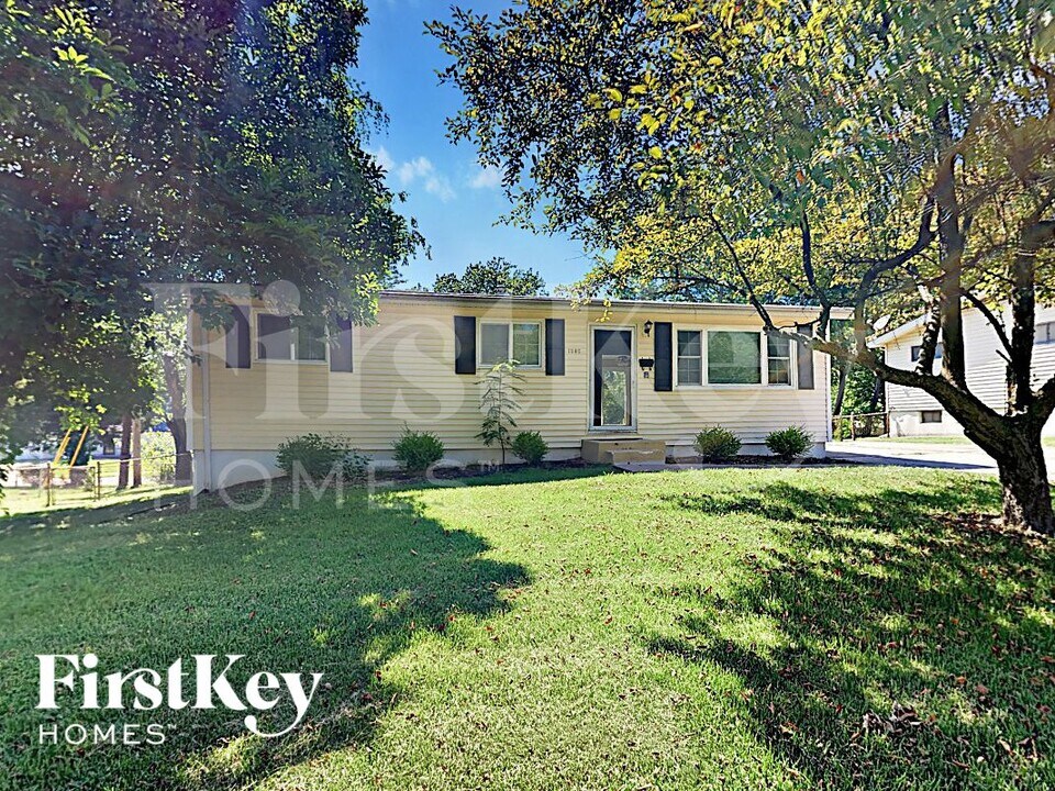 1365 Carmona Dr in Florissant, MO - Building Photo