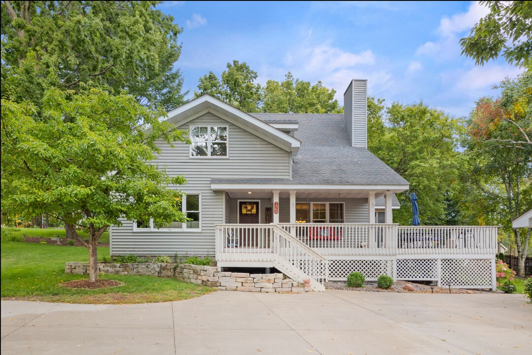 1940 Concordia St in Wayzata, MN - Building Photo