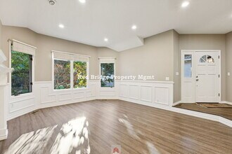 19469 SW Olson Ave in Lake Oswego, OR - Building Photo - Building Photo