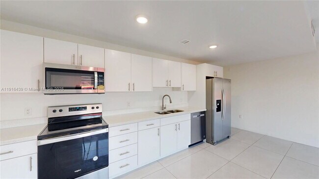 14546 SW 260th St in Princeton, FL - Building Photo - Building Photo