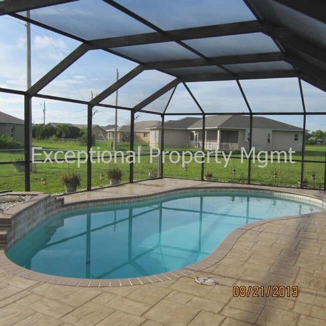 3029 SW 4th Pl in Cape Coral, FL - Building Photo - Building Photo