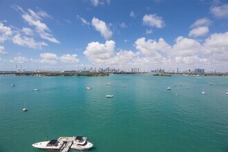 1200 West Ave, Unit 1425 in Miami Beach, FL - Foto de edificio - Building Photo