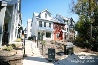 2925 Commonwealth Ave in Charlotte, NC - Building Photo - Building Photo