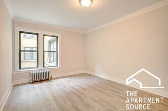 2333 N Spaulding Ave, Unit 1A in Chicago, IL - Building Photo - Building Photo