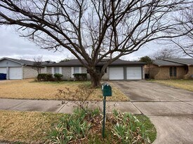 6636 Betty Dr in Watauga, TX - Building Photo