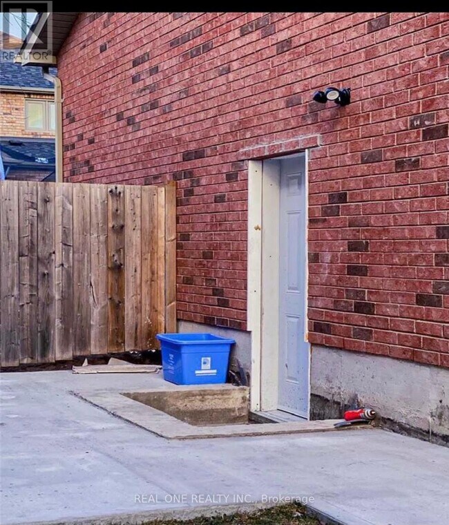 157 Waller St in Whitby, ON - Building Photo - Building Photo