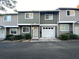 1062 Spring St in Medford, OR - Building Photo