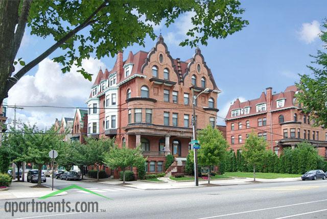 Brentwood in Philadelphia, PA - Foto de edificio - Building Photo