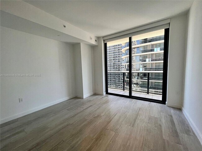 55 SW 9th St in Miami, FL - Building Photo - Building Photo