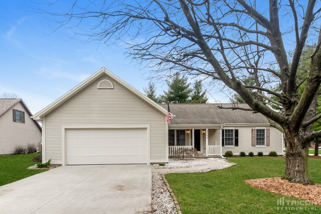 2773 Fox Pointe Dr in Columbus, IN - Building Photo