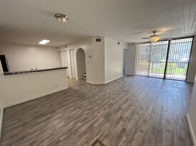 10105 W Sunrise Blvd in Plantation, FL - Building Photo
