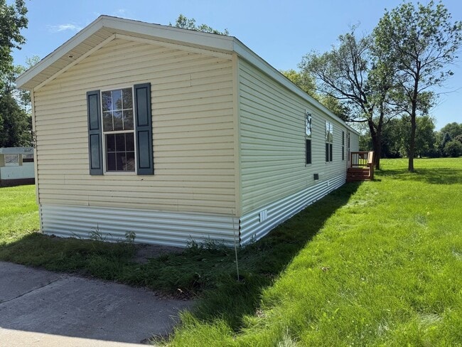 property at 808 N 8th St