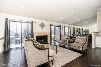 7086 Danbrooke Ct in West Bloomfield Township, MI - Building Photo - Building Photo