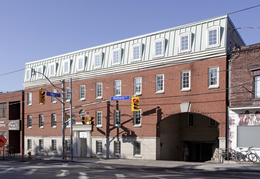 Wychwood Park Place in Toronto, ON - Building Photo