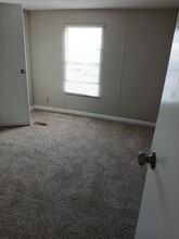 2524 Commonwealth Dr in Junction City, KS - Foto de edificio - Building Photo