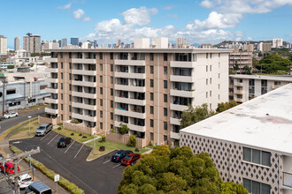 University Towers in Honolulu, HI - Building Photo - Building Photo