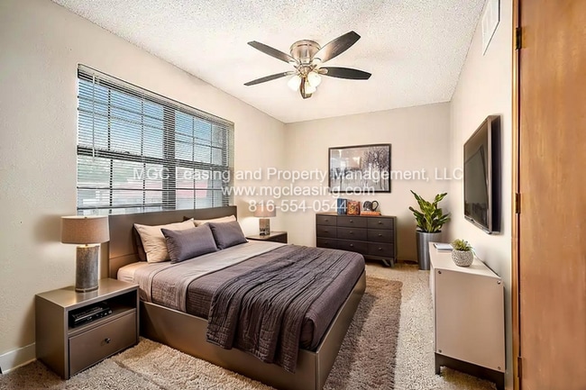 property at 206 NW Woods Chapel Rd
